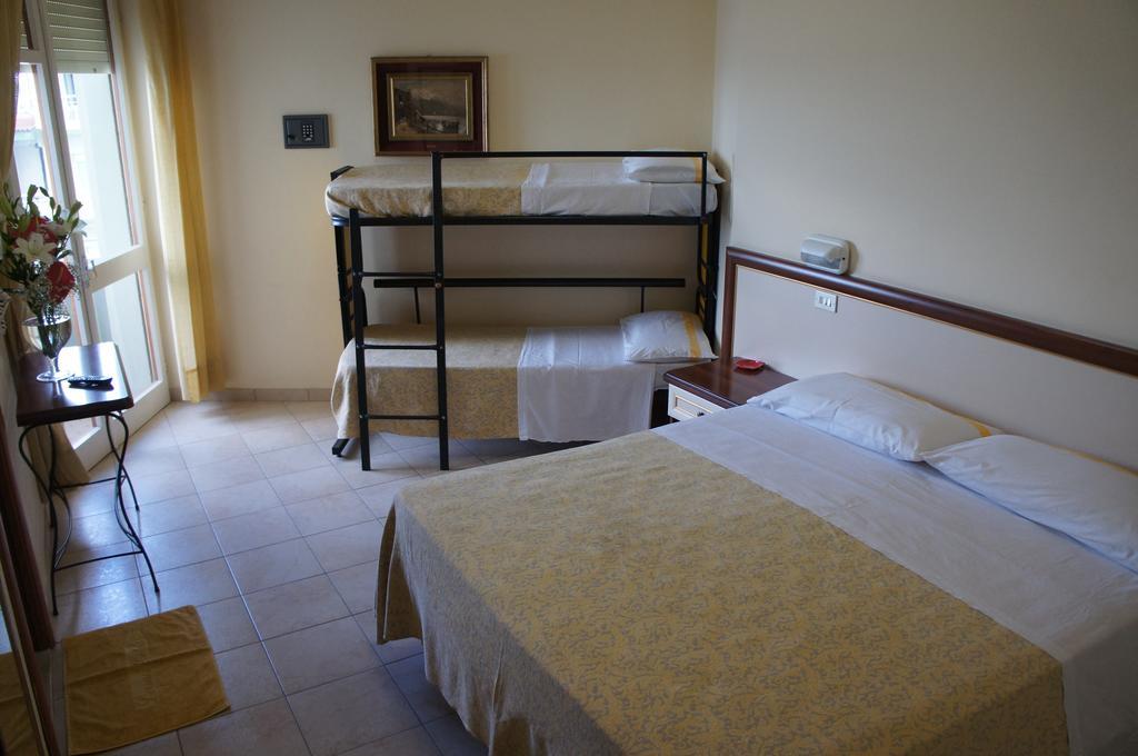 Hotel Nettuno กัตตอลิกา ภายนอก รูปภาพ
