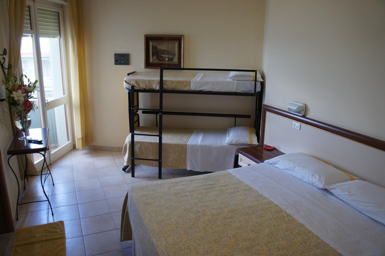 Hotel Nettuno กัตตอลิกา ภายนอก รูปภาพ
