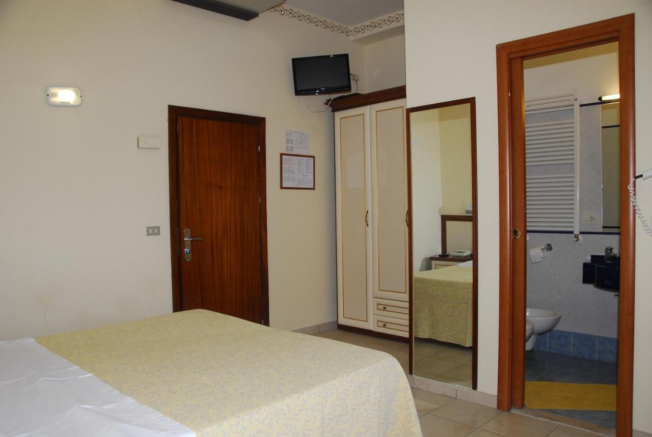 Hotel Nettuno กัตตอลิกา ภายนอก รูปภาพ